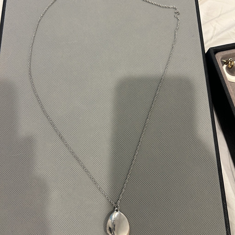 Elegant Silver Pendant Necklace